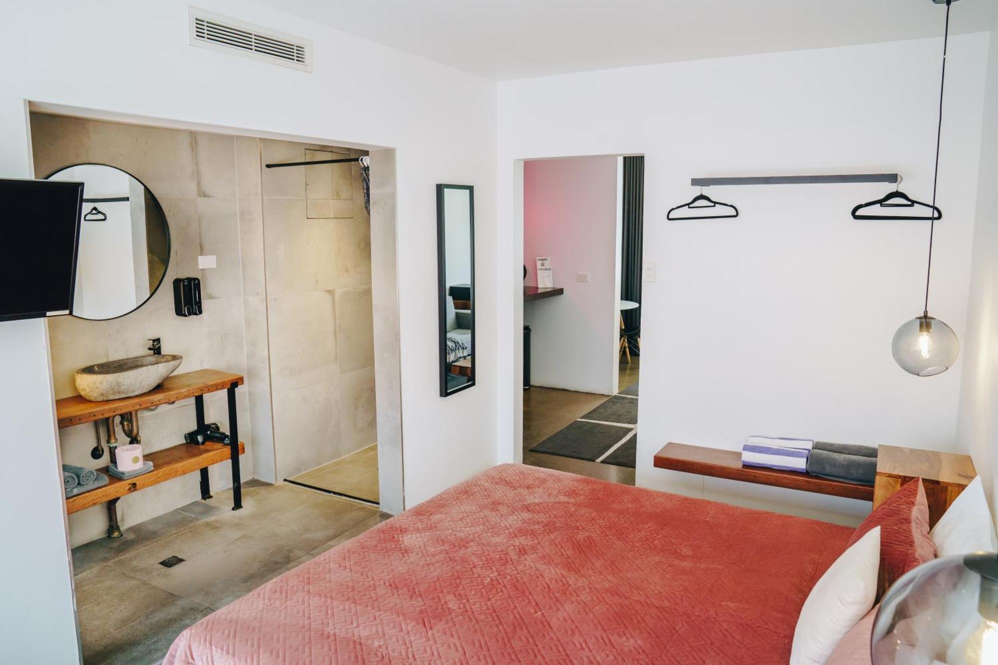 The Pink Hotel Coolangatta Gold Coast Exterior foto
